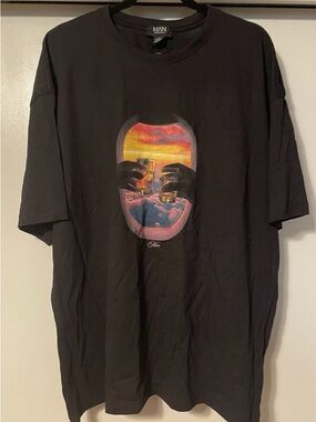 MAN Black Short-Sleeve Tee with Sunset Window Graphic Oversized XL